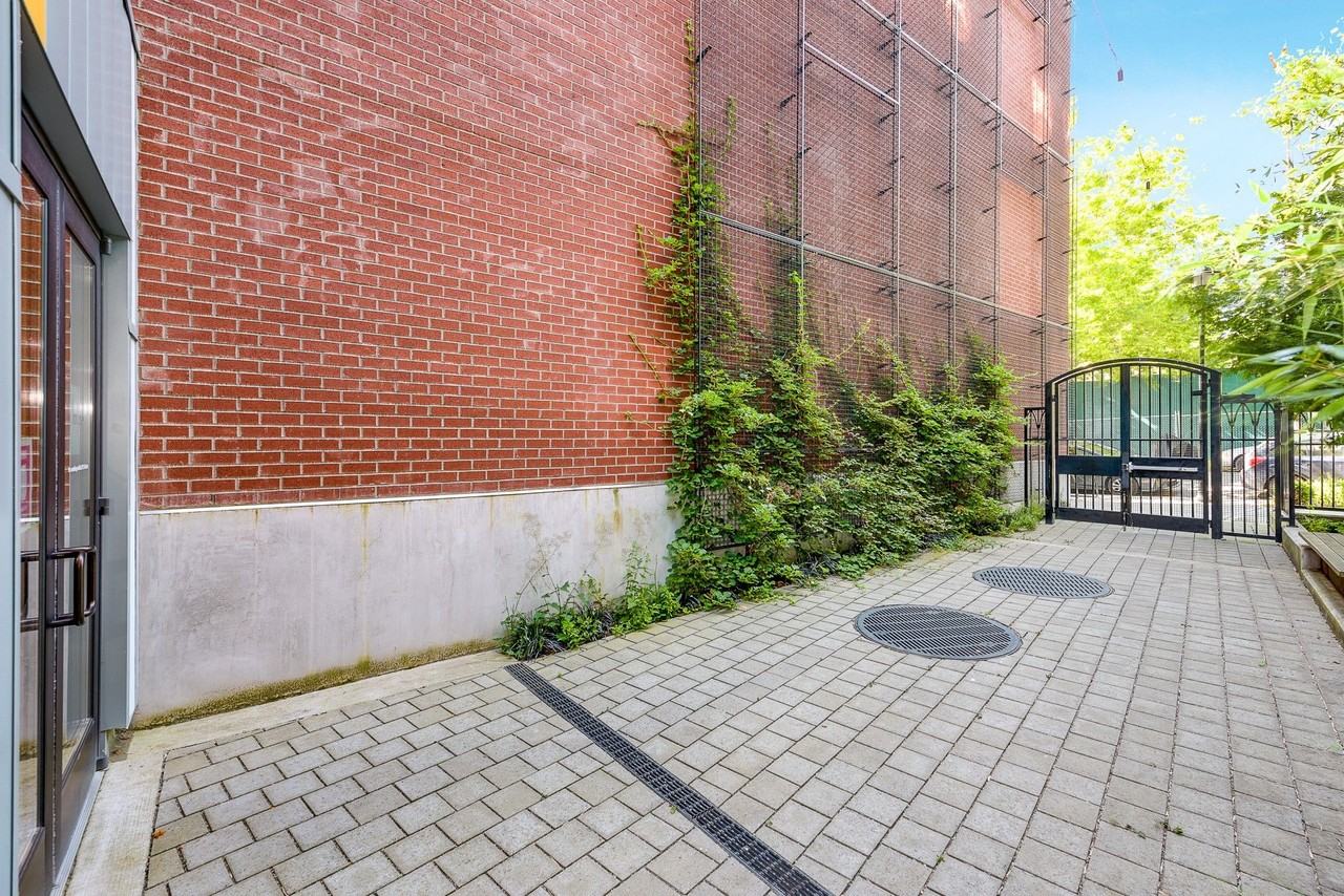 101 John Apartments - Photo 5 of 17