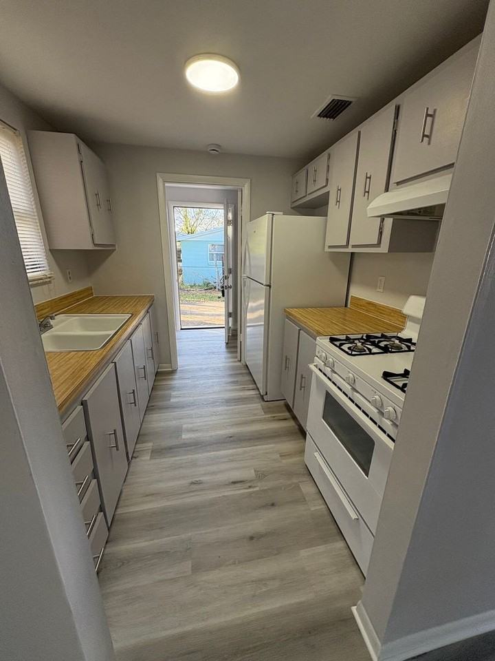 2221 Danforth Ave - Photo 4 of 26