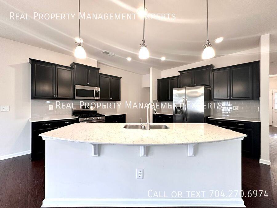 8227 Cornhill Ave - Photo 2 of 25