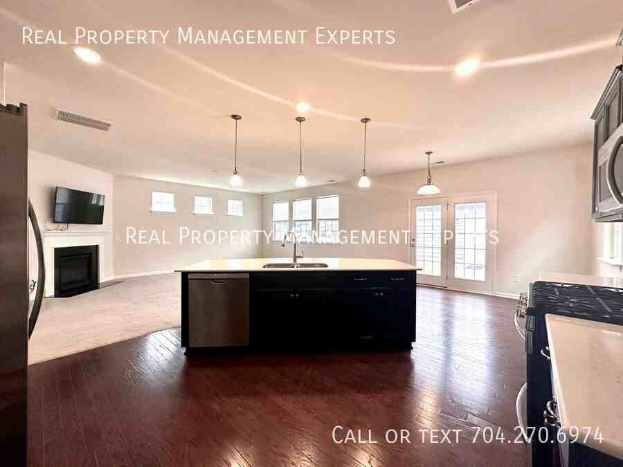 8227 Cornhill Ave - Photo 3 of 25
