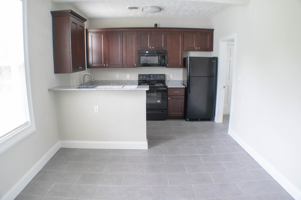 1251 W 27th St #NA - Photo 7 of 16