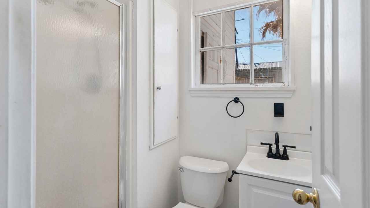 2102 Olive St - Photo 6 of 8