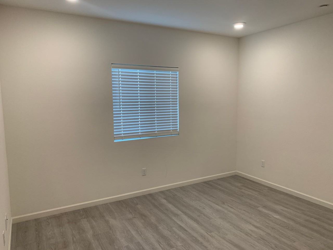 810 Holdenhurst Ln - Photo 3 of 7
