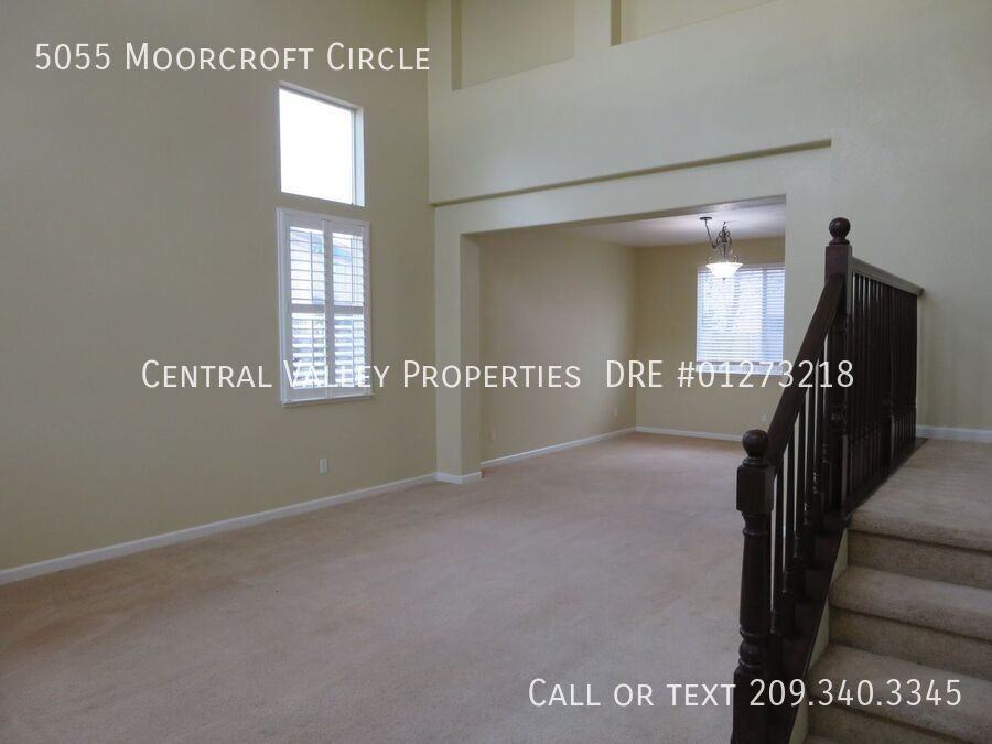 5055 Moorcroft Cir - Photo 2 of 9