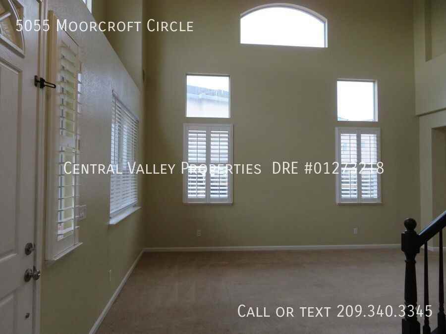 5055 Moorcroft Cir - Photo 3 of 9