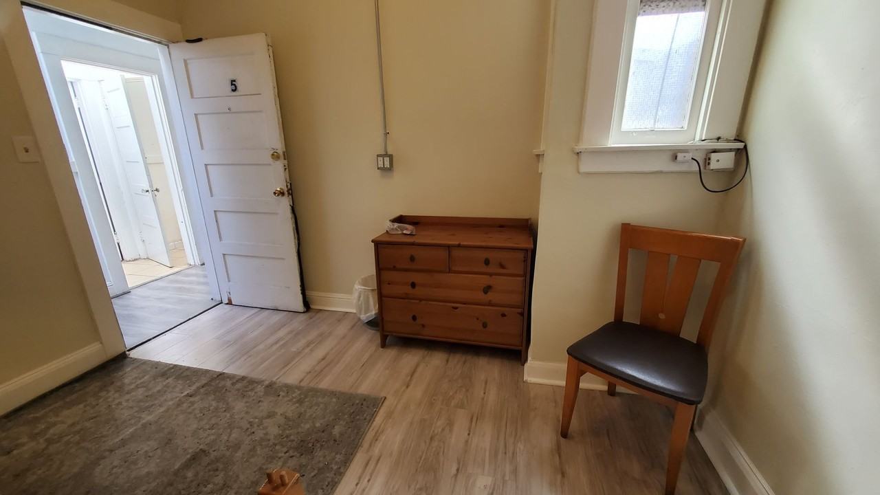 666 Jackson St - Photo 5 of 17