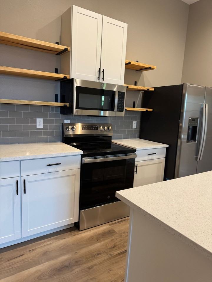 MAVEs Duplex 923 - Photo 3 of 21