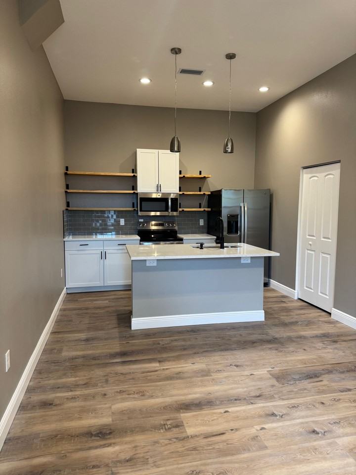 MAVEs Duplex 923 - Photo 4 of 21