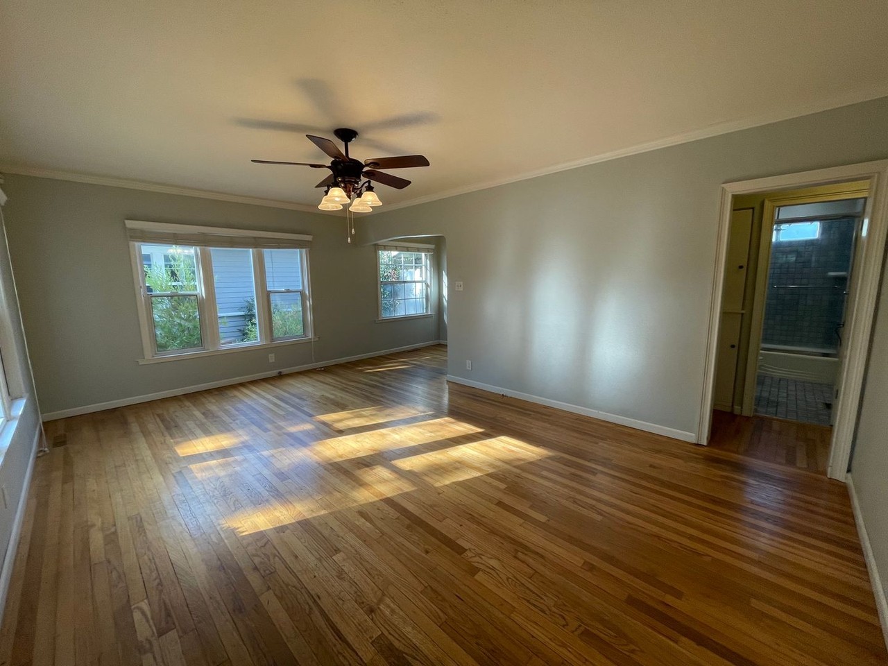 131 Olive Ave - Photo 4 of 29