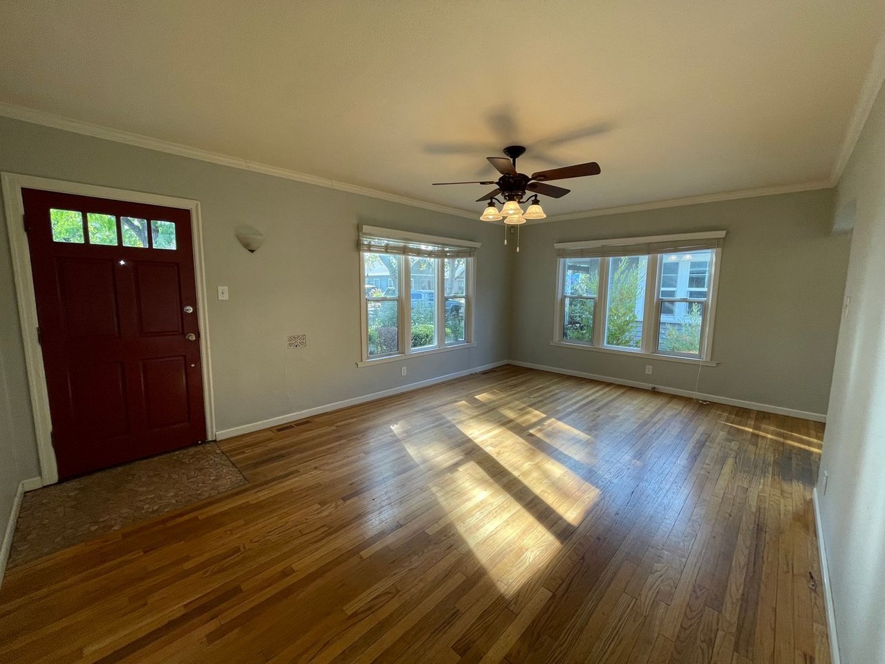 131 Olive Ave - Photo 5 of 29