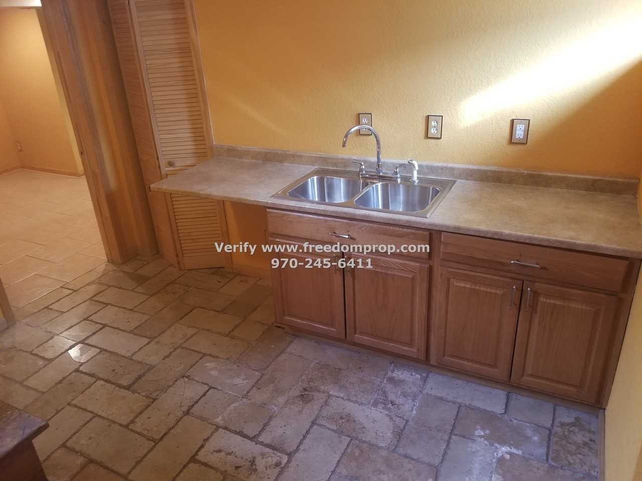 1015 Belford Ave - Photo 7 of 14