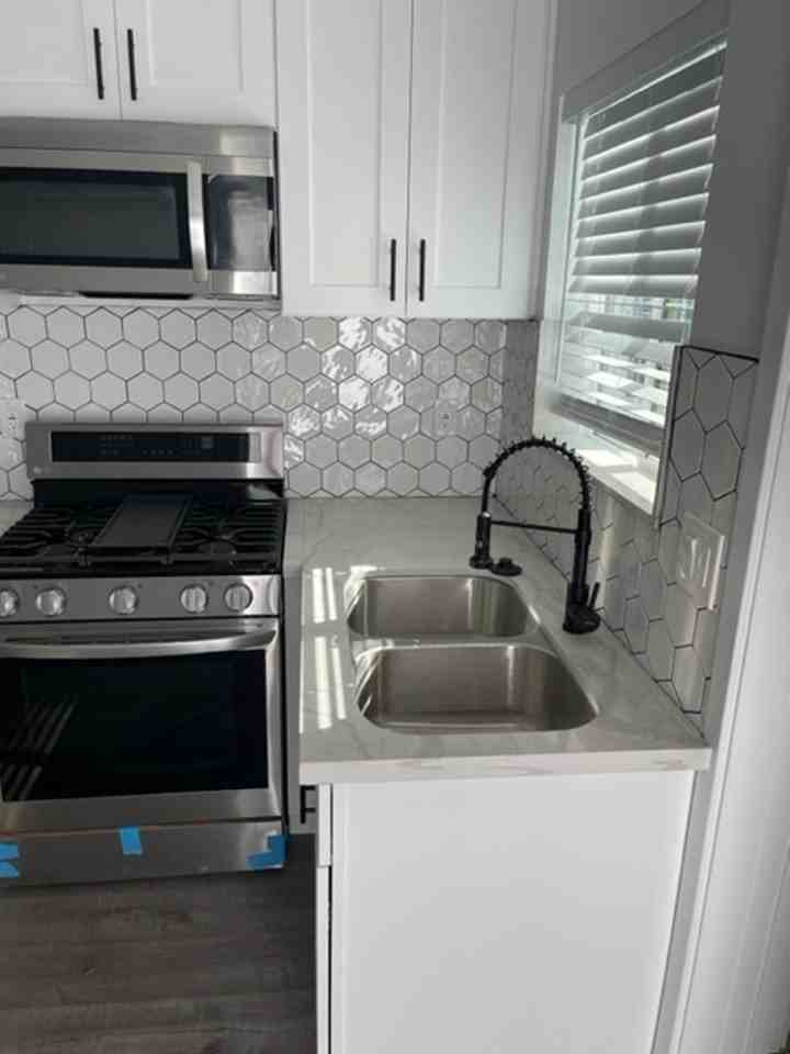 913 S Harlan Ave - Photo 3 of 9