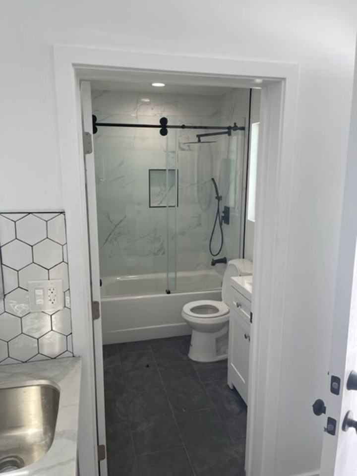 913 S Harlan Ave - Photo 5 of 9