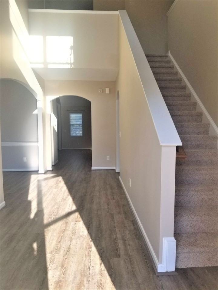 411 Cyrus Thompson Dr - Photo 5 of 48