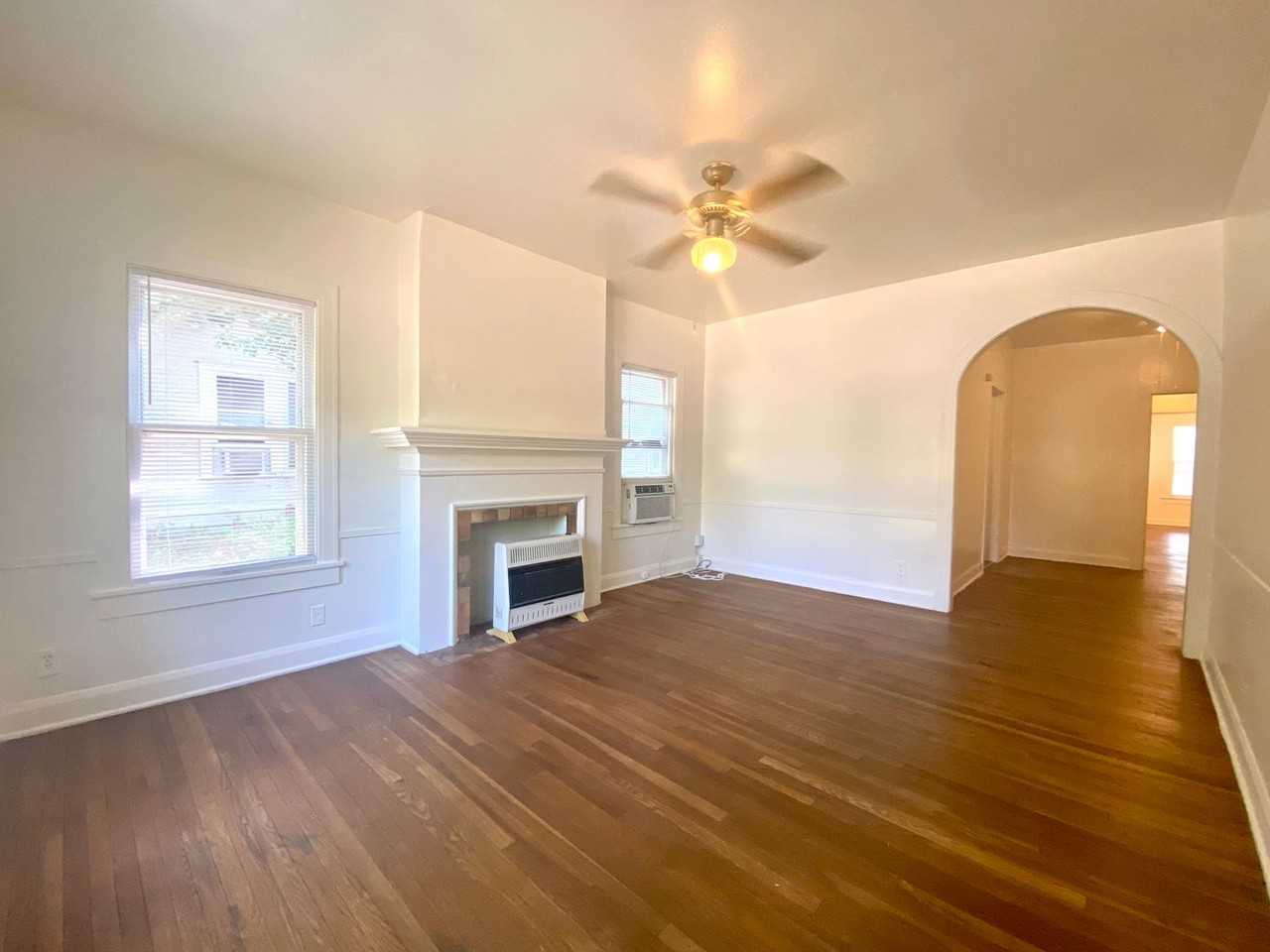 3207 1/2 Harris Park Ave - Photo 4 of 23