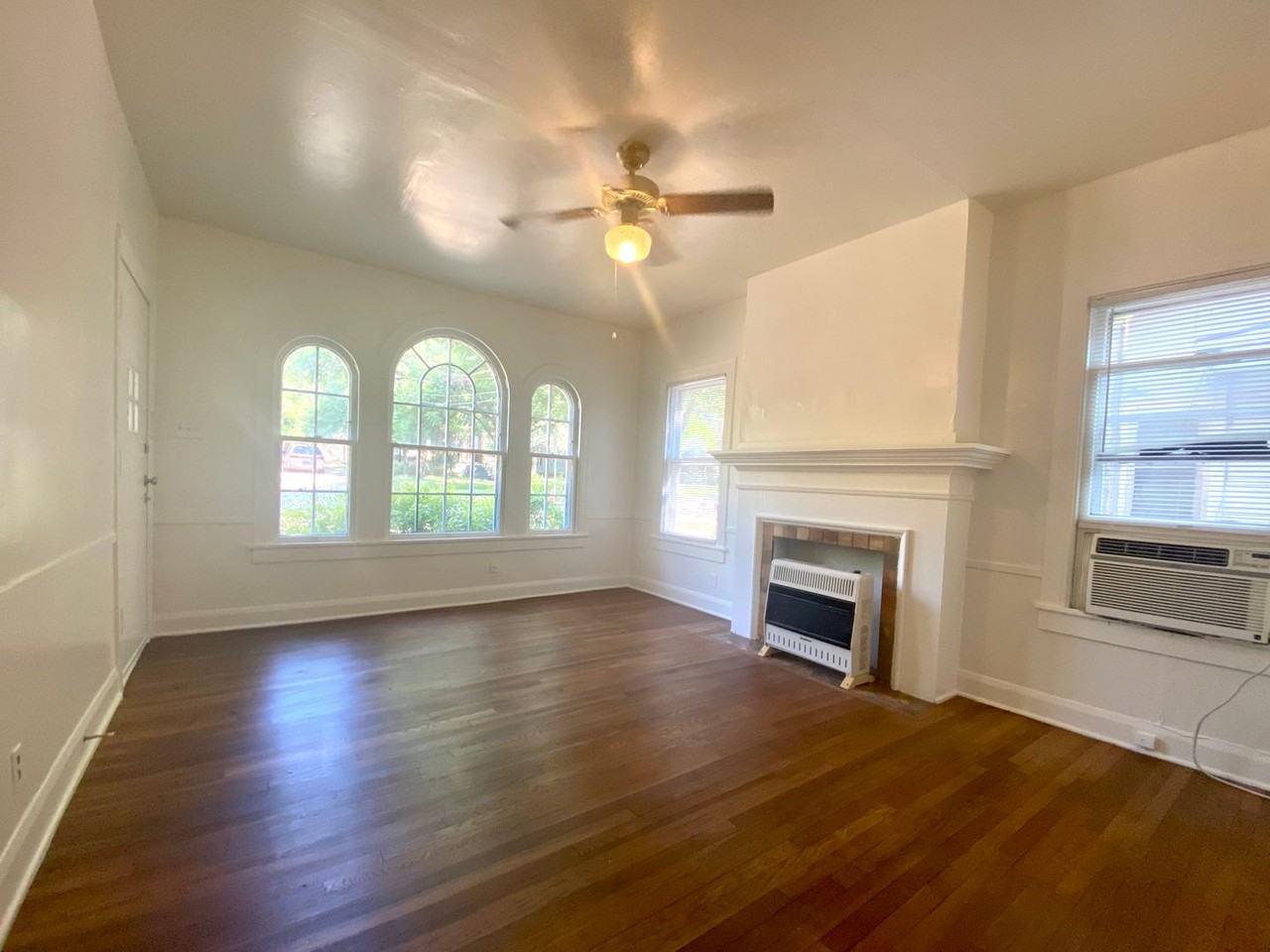 3207 1/2 Harris Park Ave - Photo 5 of 23