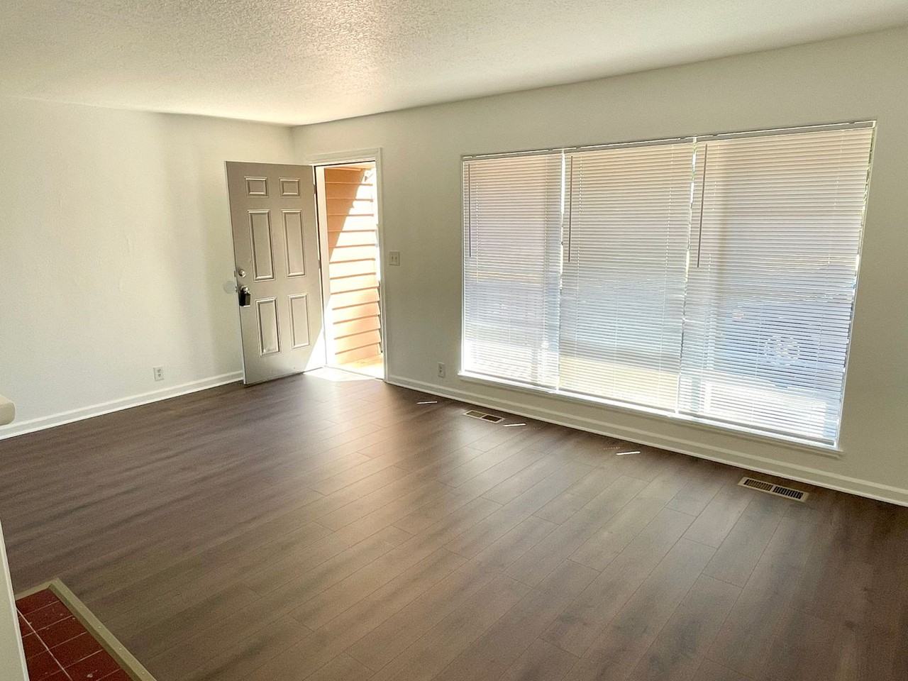 1745 Se 176th Ave - Photo 3 of 16