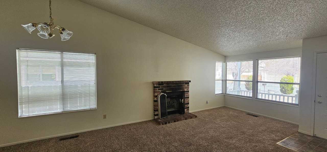 2376 Fieldcrest Dr - Photo 2 of 10