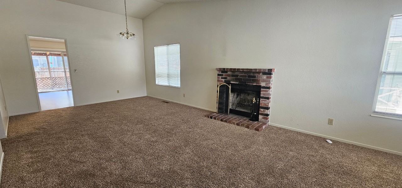 2376 Fieldcrest Dr - Photo 3 of 10