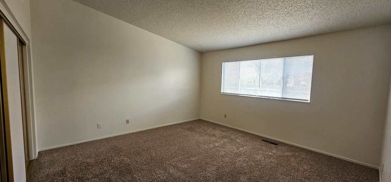 2376 Fieldcrest Dr - Photo 7 of 10