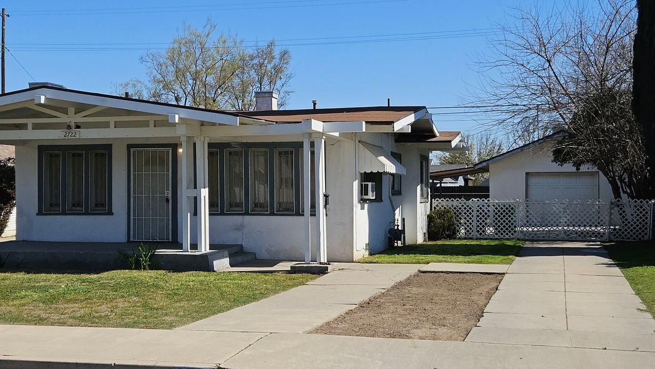 2722 A St - Photo 2 of 3