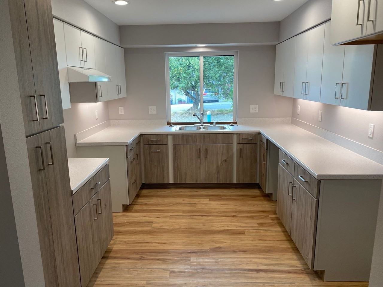 1709 30th St - Photo 2 of 15