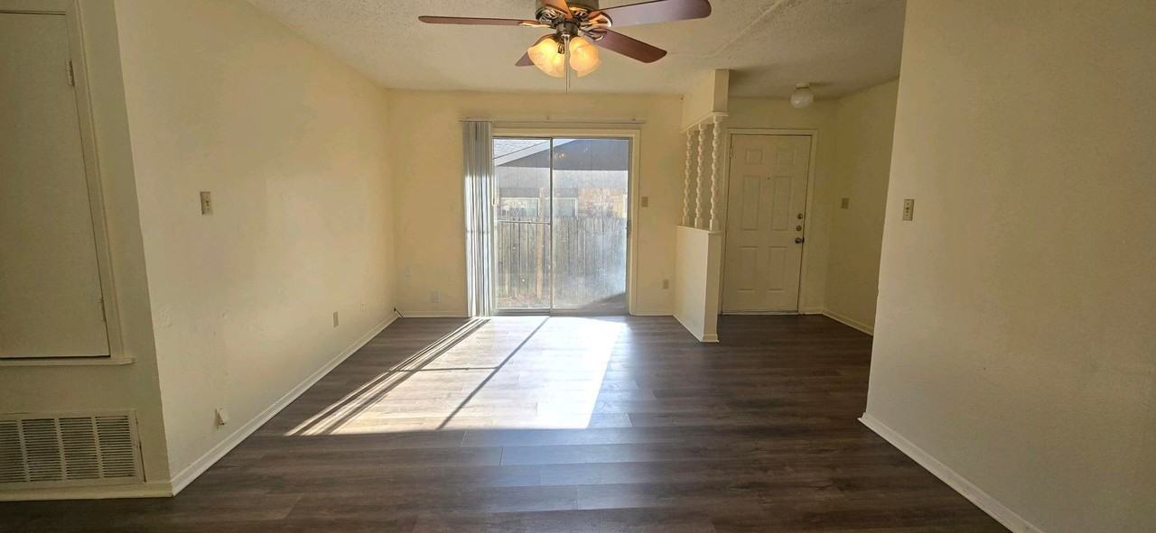 103 Queens Ct - Photo 3 of 19