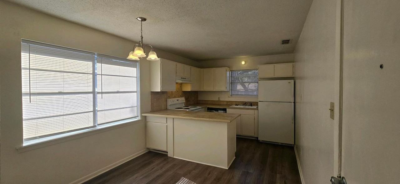 103 Queens Ct - Photo 6 of 19