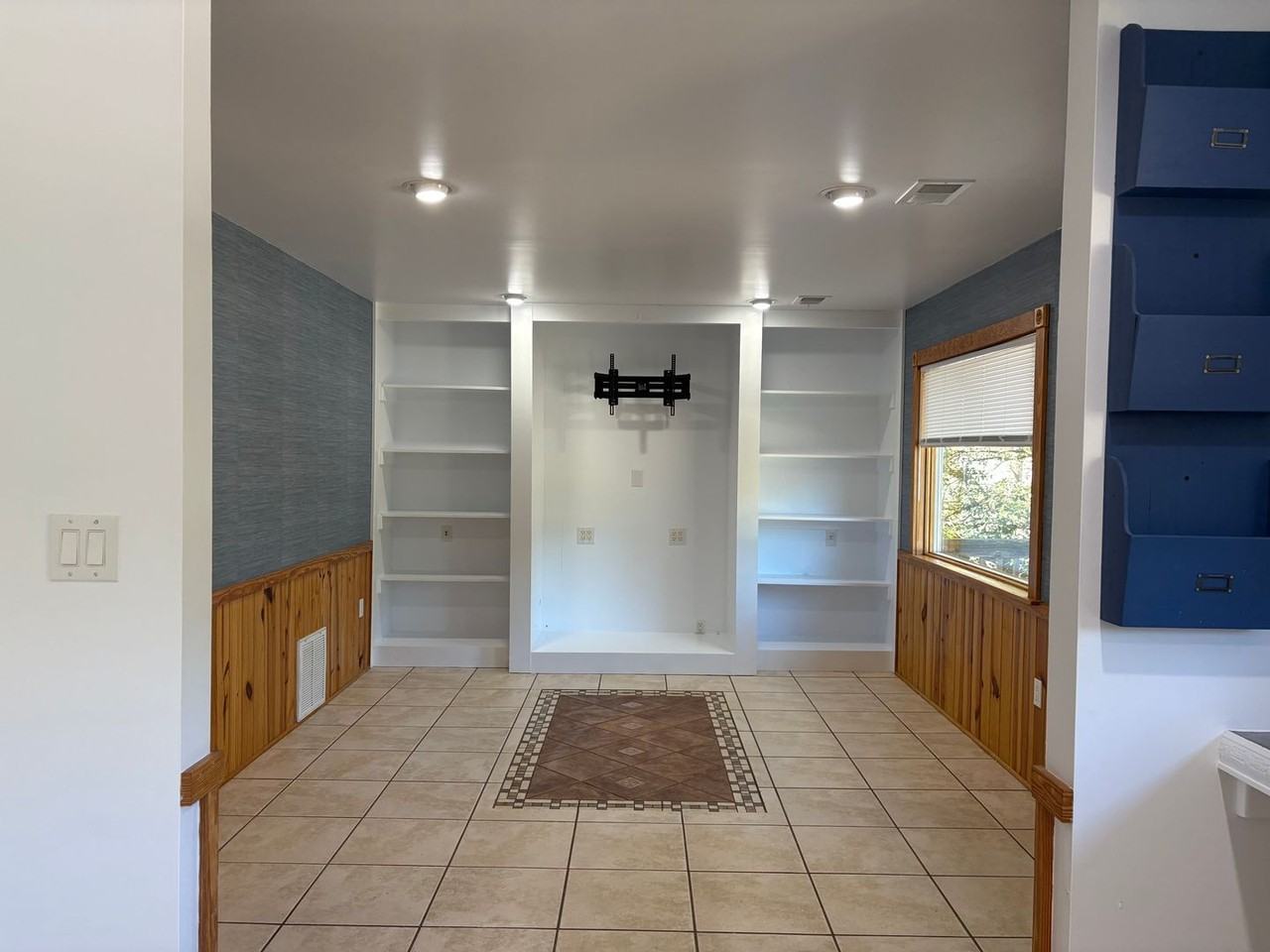 1004 6th Ave - Photo 7 of 28