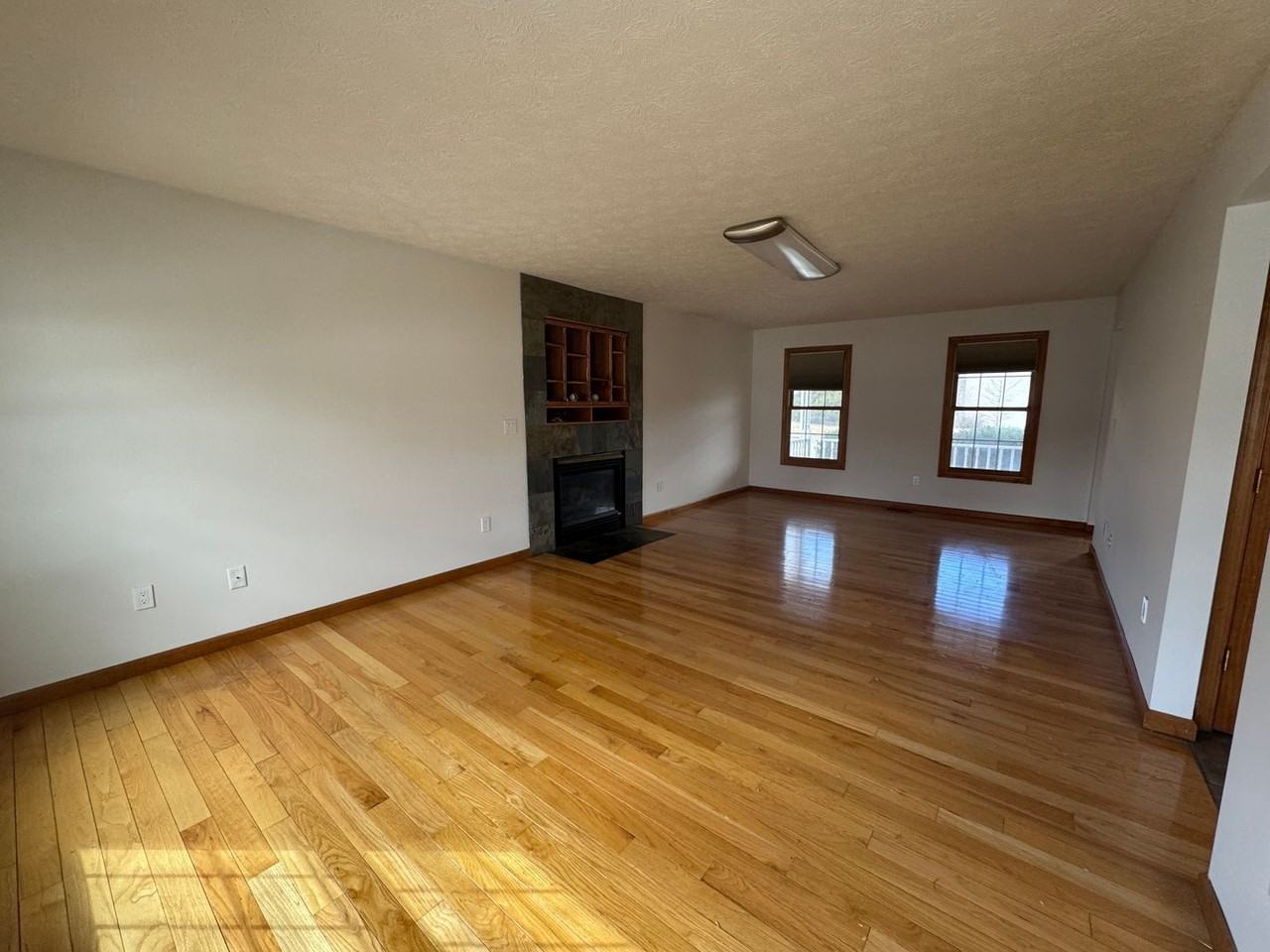 2047 Parkside Dr - Photo 4 of 43