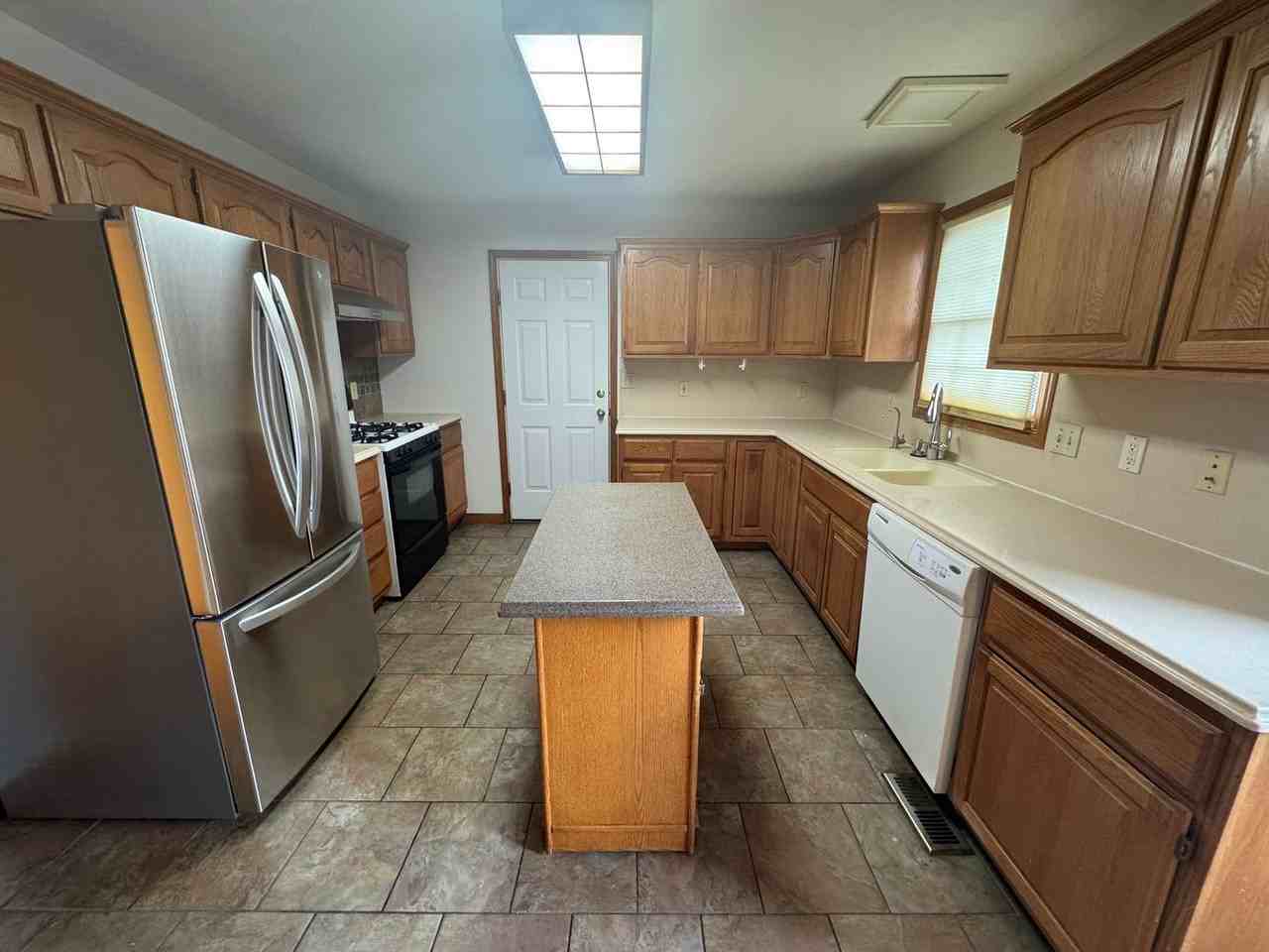 2047 Parkside Dr - Photo 6 of 43