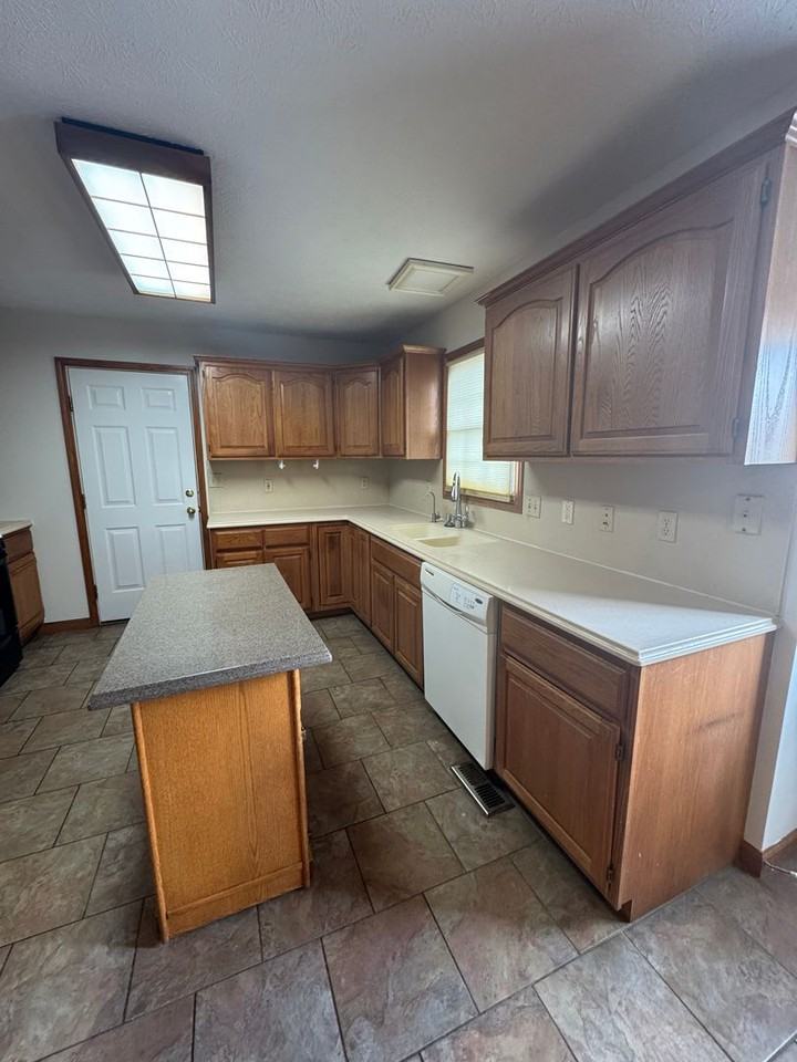2047 Parkside Dr - Photo 7 of 43
