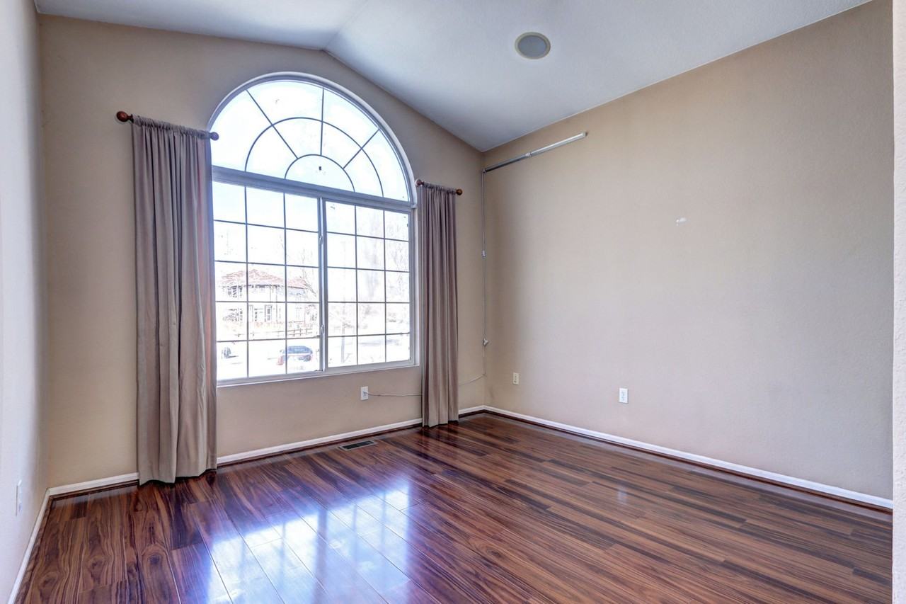 11220 Elmira St - Photo 4 of 27