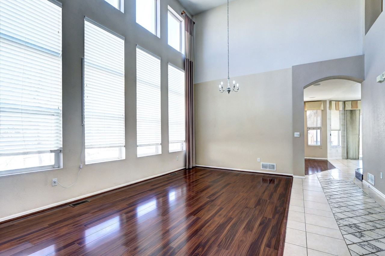 11220 Elmira St - Photo 6 of 27