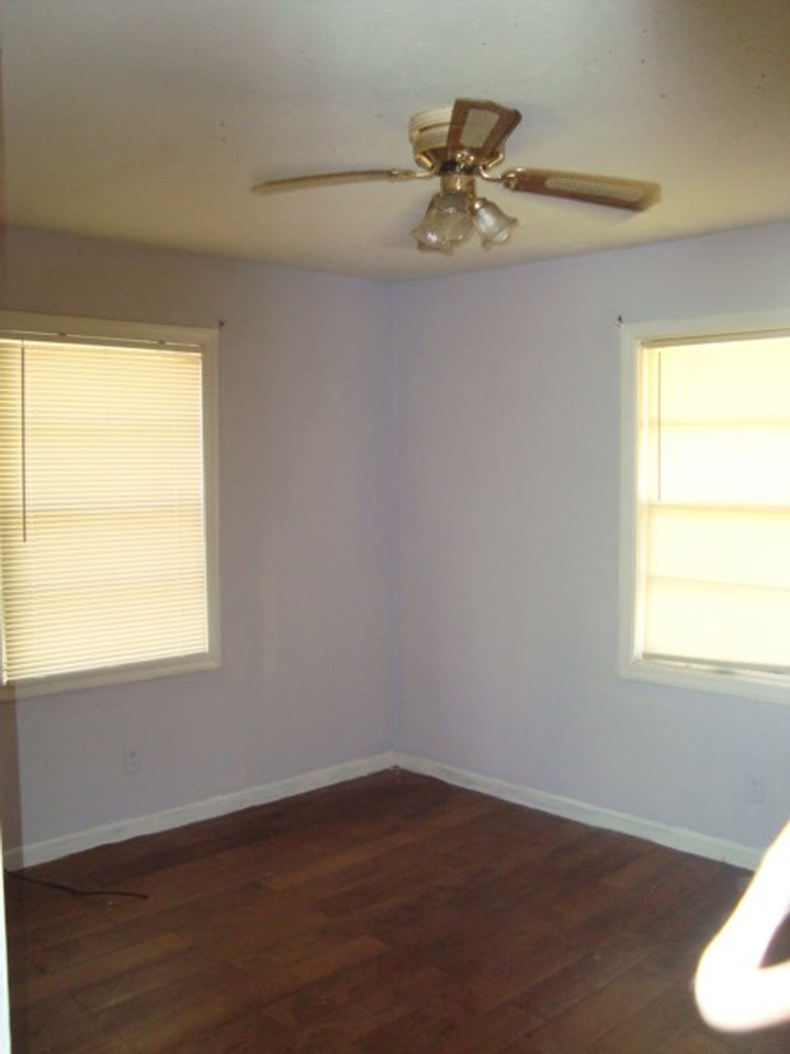 1348 Baker St - Photo 4 of 13