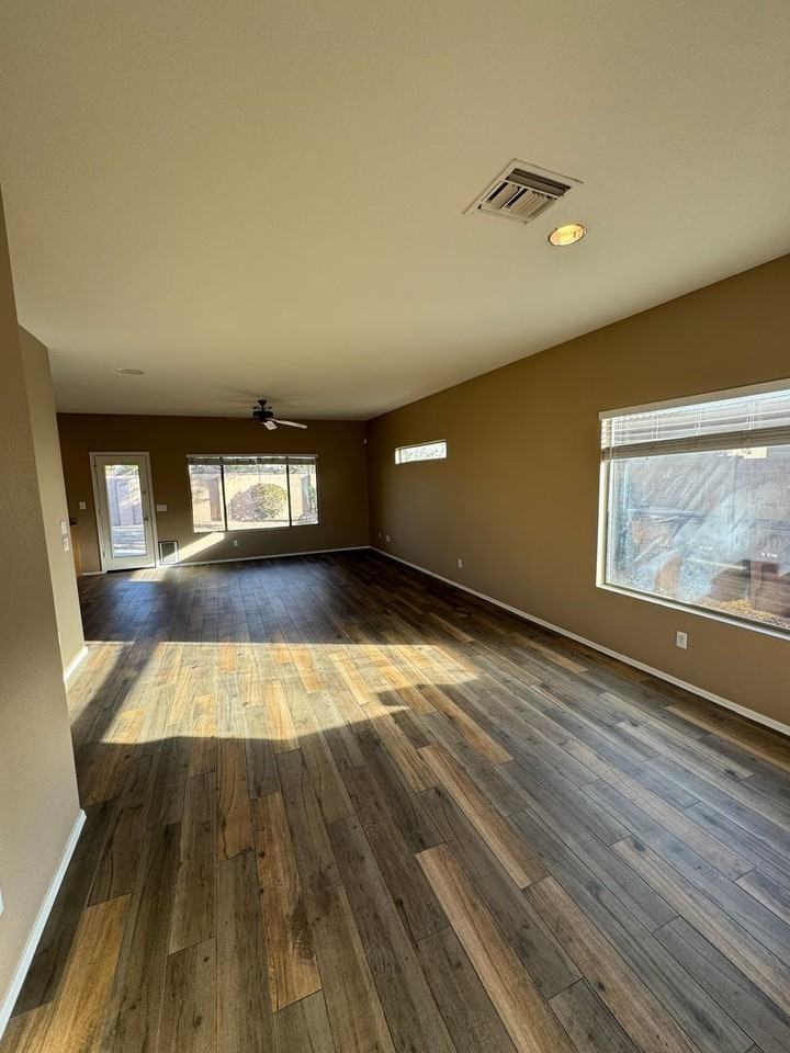 9450 W Quail Ave - Photo 3 of 32