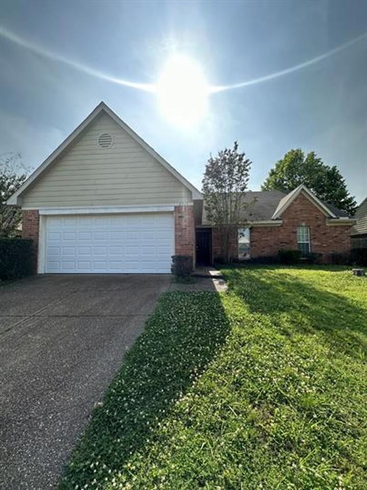 2715 Longshadow Ln - Photo 2 of 17