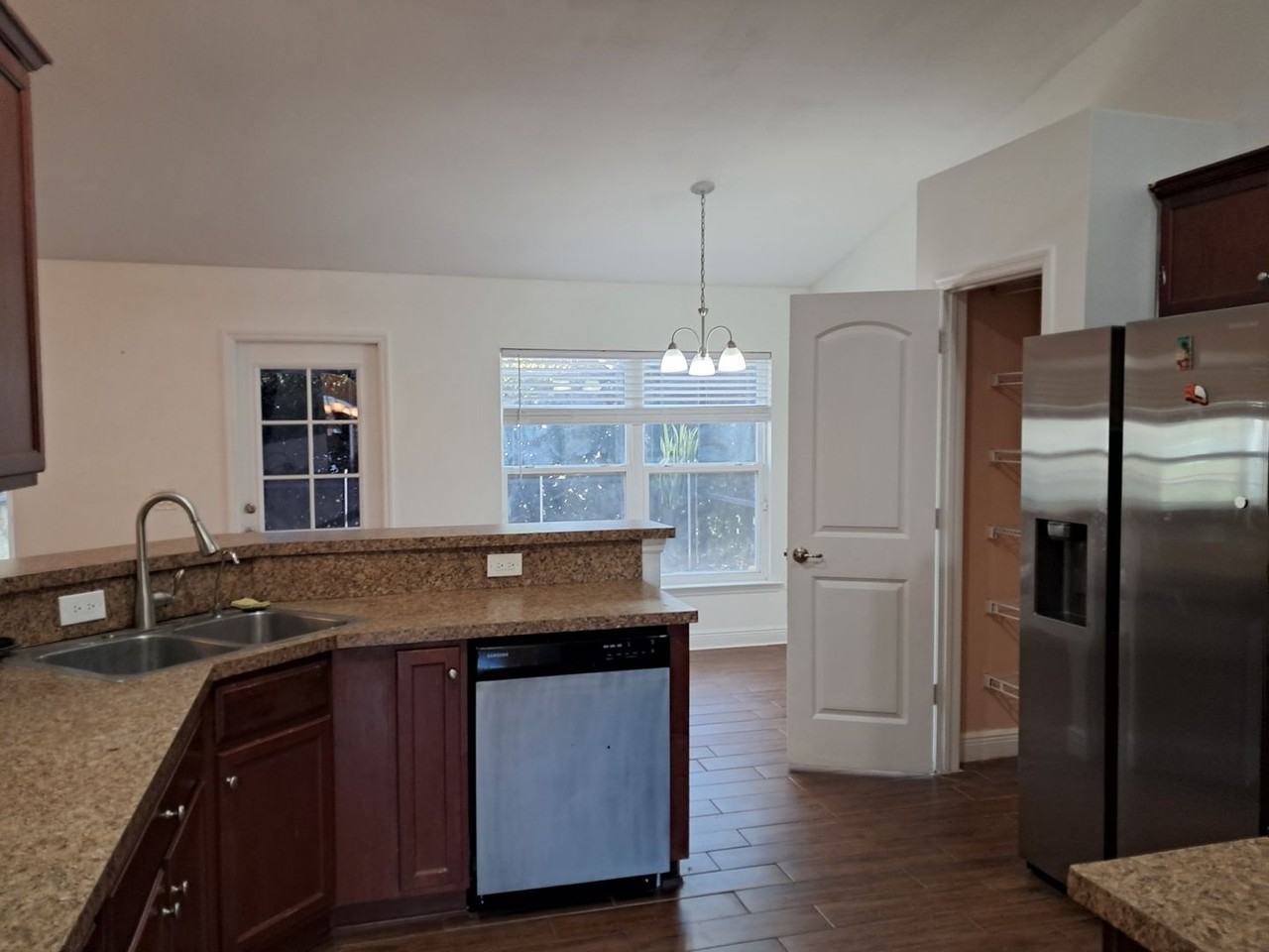 4910 Bywood St - Photo 2 of 26