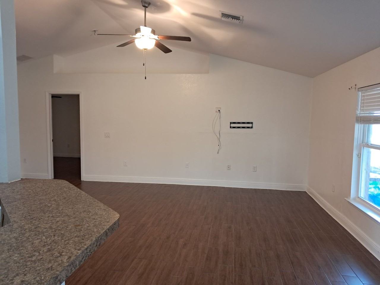 4910 Bywood St - Photo 3 of 26