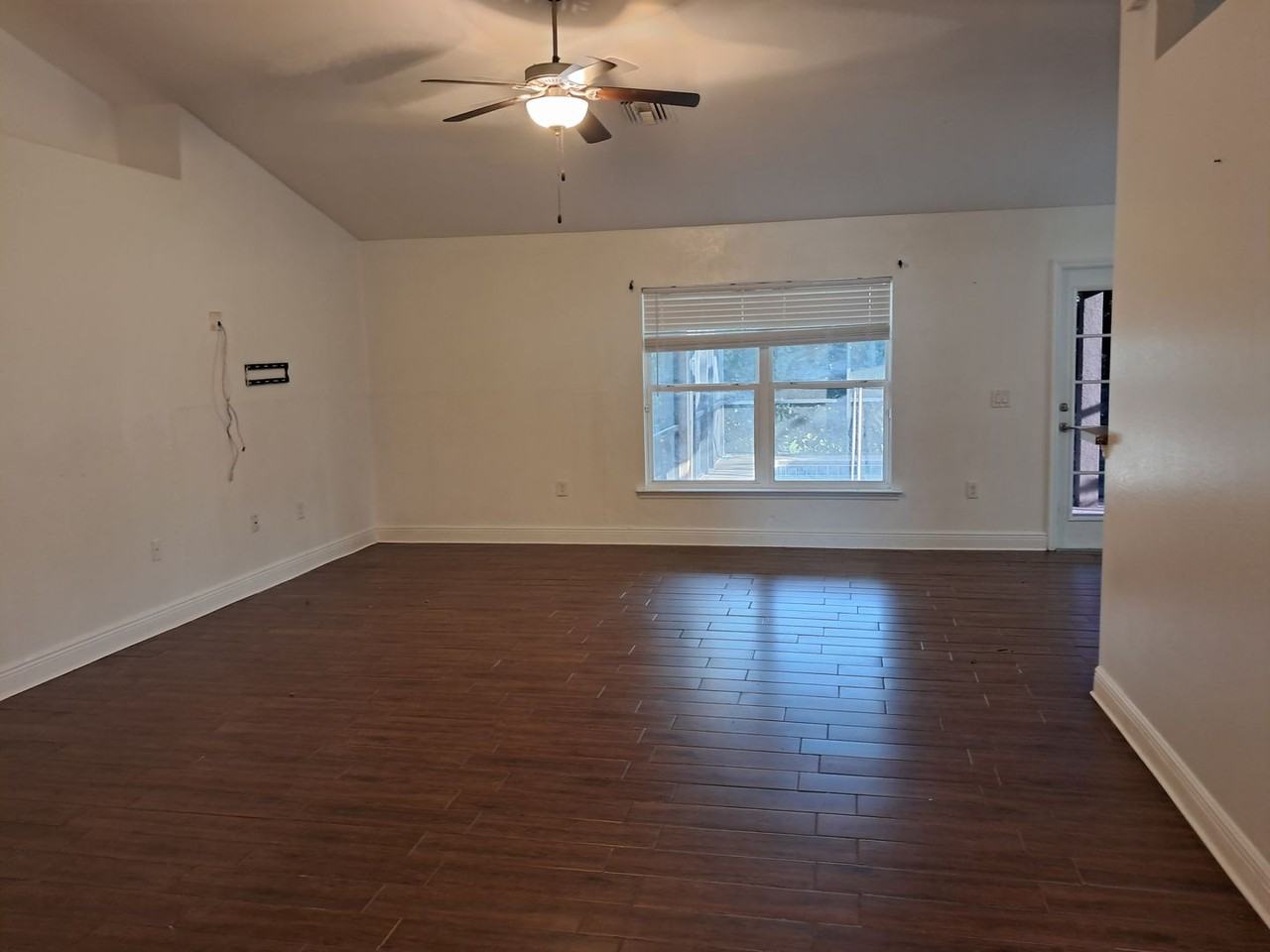 4910 Bywood St - Photo 4 of 26