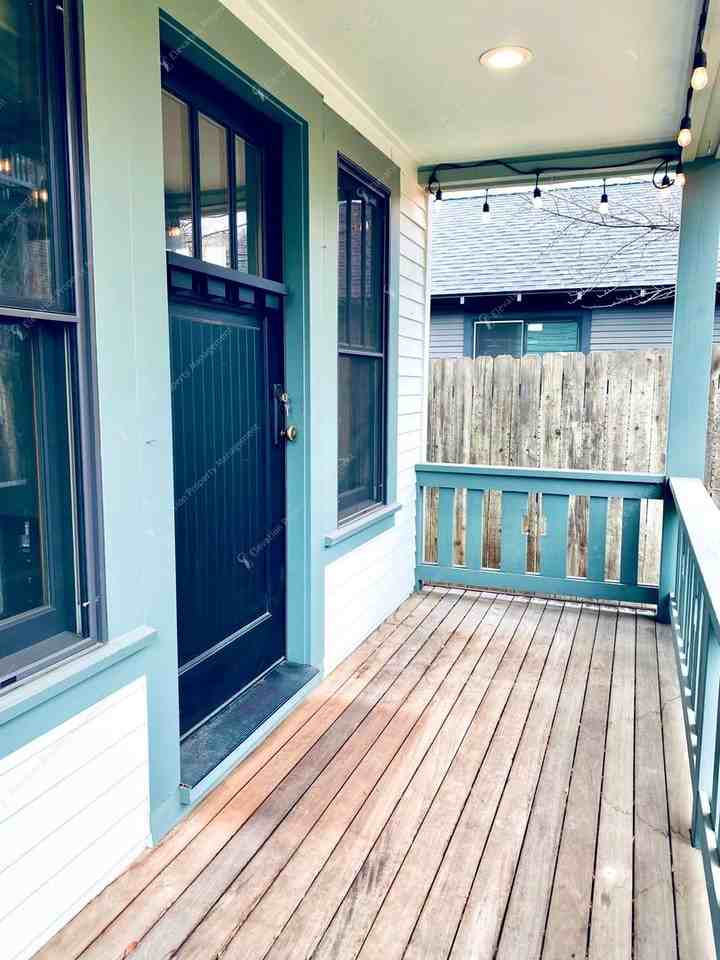 825 Nw Delaware Ave - Photo 3 of 20