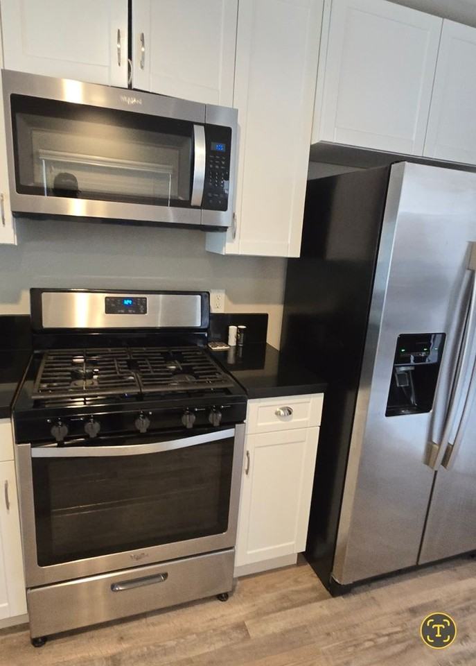 821 21st St - Photo 2 of 4