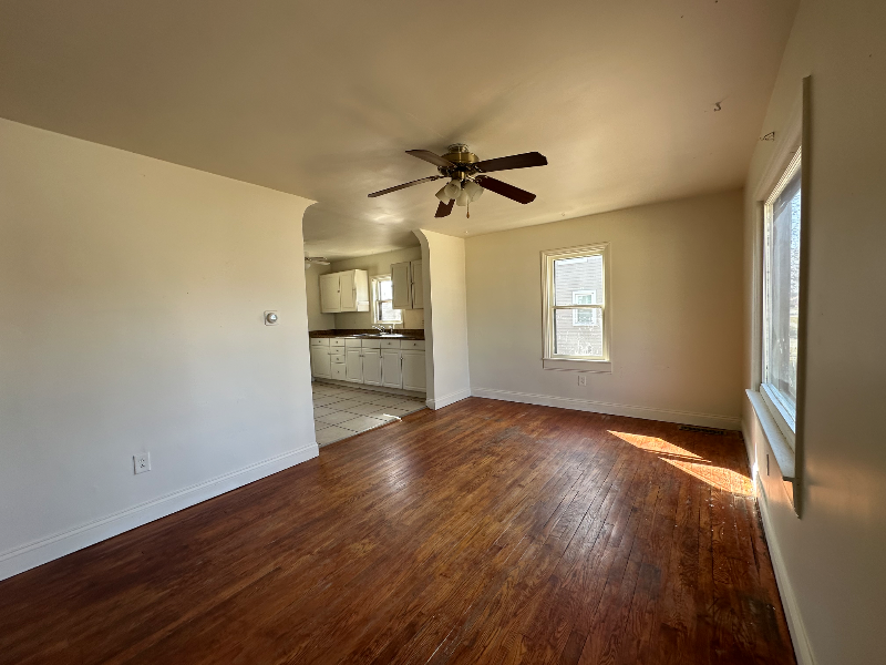 384 S Center Ave - Photo 2 of 11