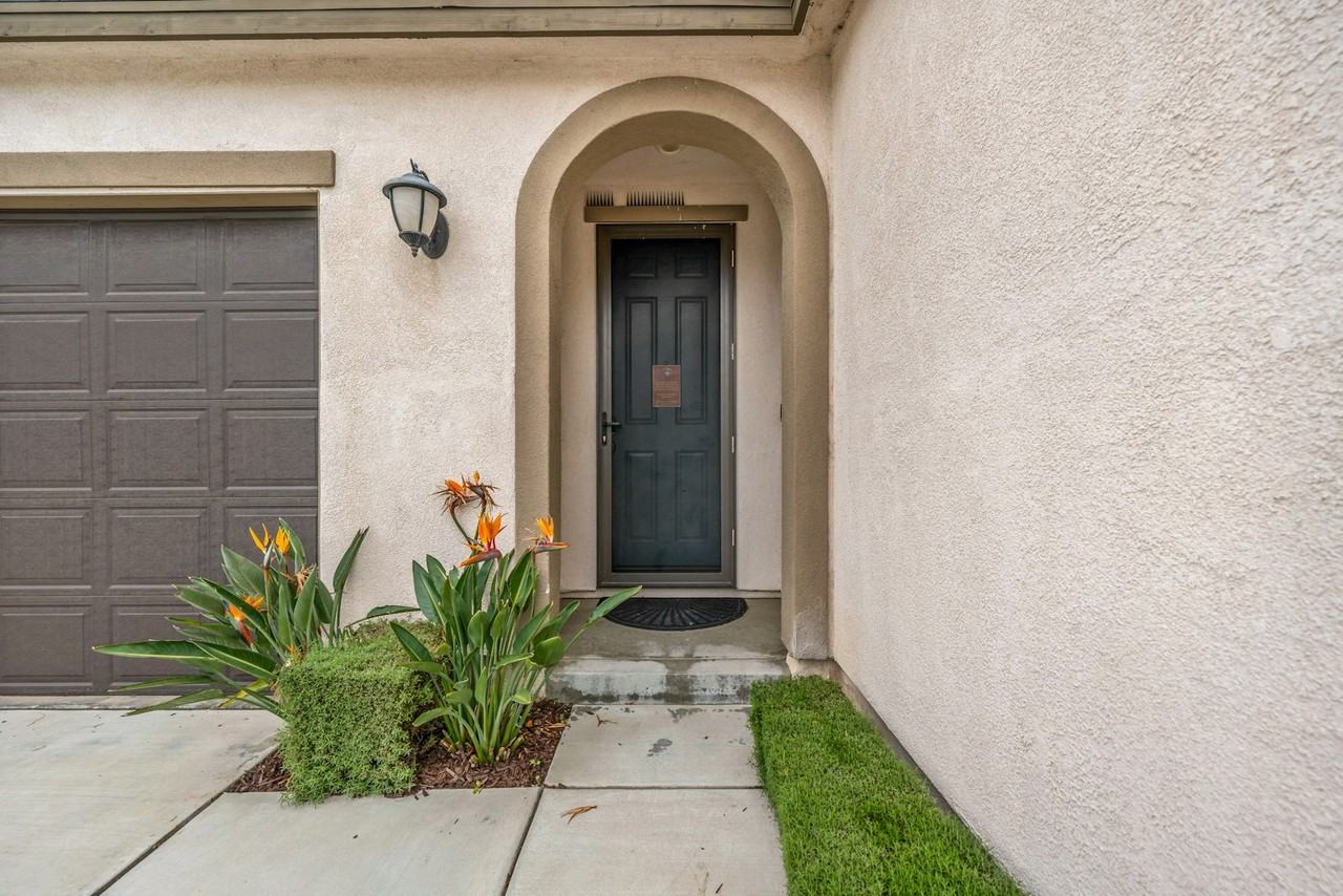 32847 Bachelor Peak Street - Photo 6 of 44