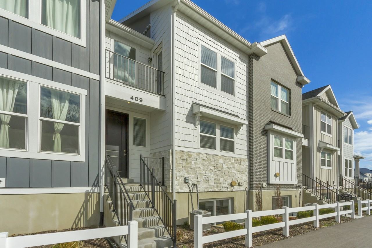 409 North 360 West, Unit Lakefront 709 - Photo 4 of 38