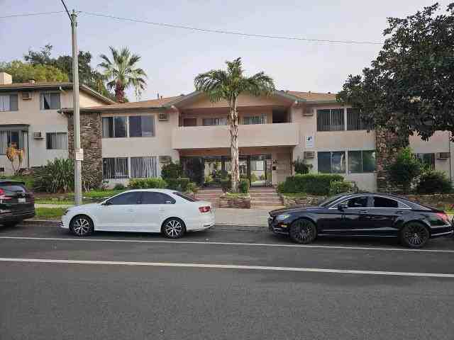 318 Amherst Dr Apt B - Photo 3 of 10