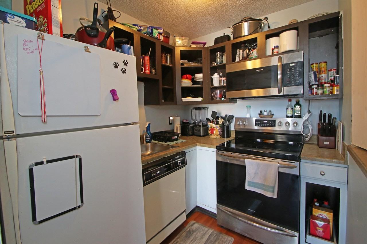 1334 Bradley Dr - Photo 3 of 16