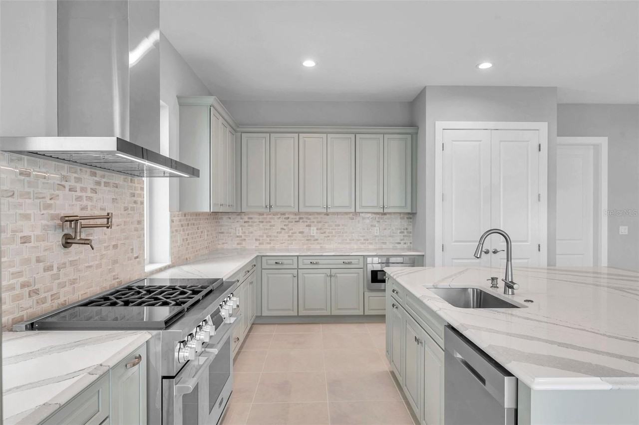 6023 Cat Claw Ln - Photo 3 of 44