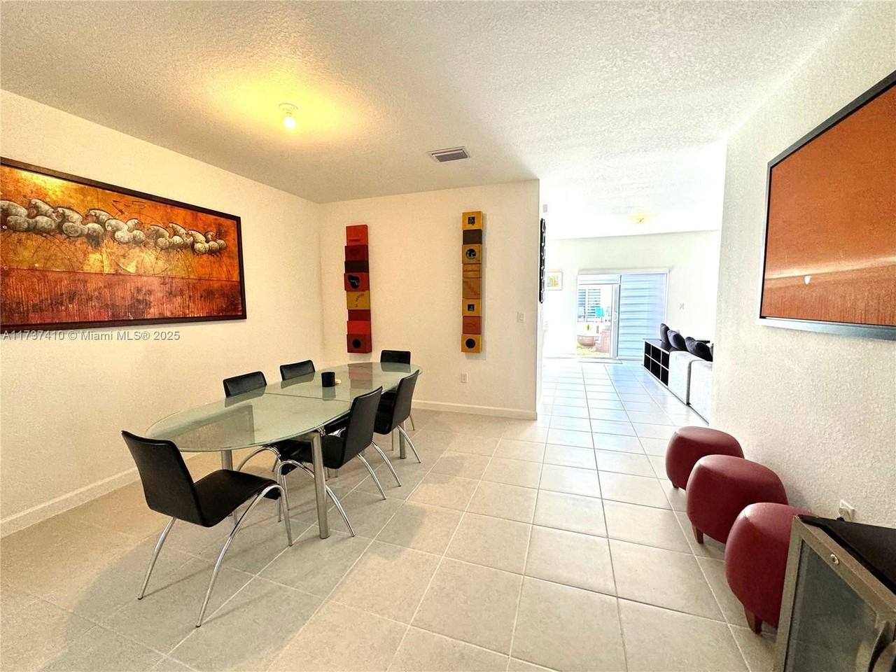 Se 25th Ave - Photo 2 of 8