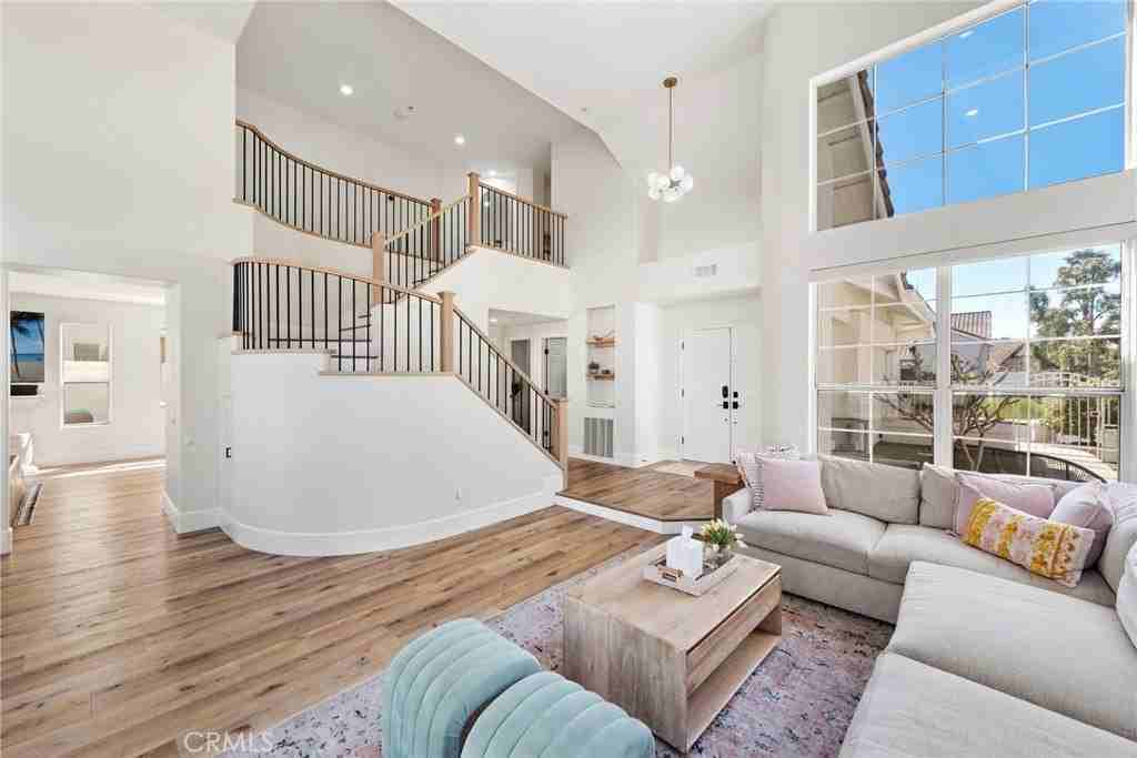 2200 Via Iris - Photo 4 of 30